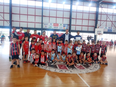 BÁSQUET INFANTIL IAC: TRIANGULAR DE DOMINGO – 06/04/25