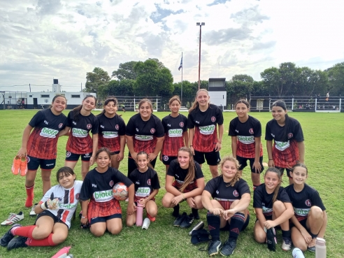 FÚTBOL INFANTIL FEMENINO: AMISTOSO ANTE LAS FUNEBRERAS – 19/04/25
